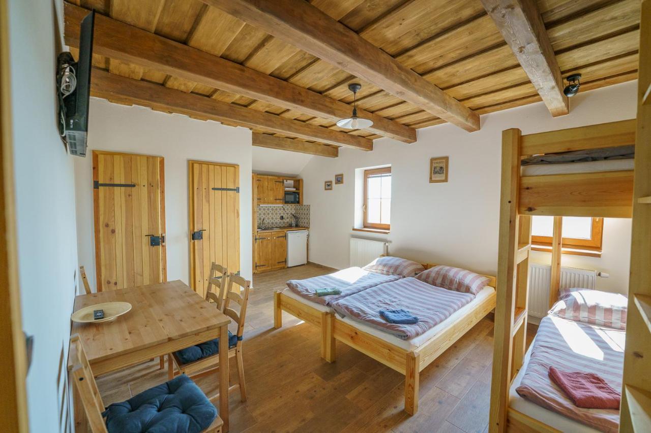 Apartmany Pausram Pouzdrany Buitenkant foto